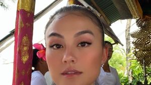 Foto: Cantiknya Agnez Mo Pamer Kulit Gelapnya Saat Liburan di Bali