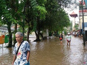 Pasar Baru Jakpus Kena Luapan Banjir Ciliwung