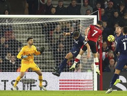 Hasil ini membuat Soton naik ke posisi ke-11 dengan raihan 25 poin. Mark Kerton/PA via AP.