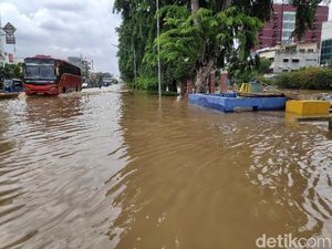 Gara-gara Banjir, Pengunjung Mal Turun 30%