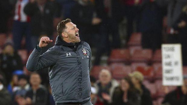 Southampton manager Ralph Hasenhuttl celebrates at full time against Tottenham, during the English Premier League soccer match between Southampton and Tottenham Hotspur at St Mary's Stadium in Southampton, England, Wednesday Jan. 1, 2020. (Mark Kerton/PA via AP)