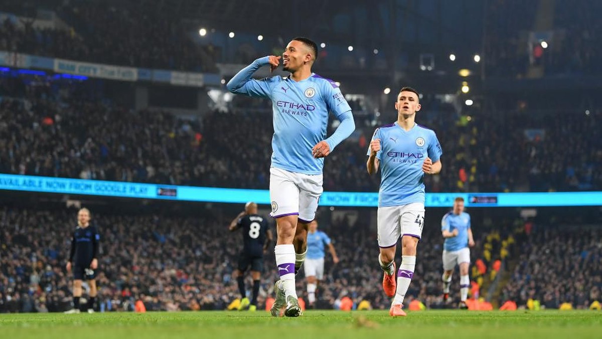 Penyerang Manchester City, Gabriel Jesus, merayakan gol ke gawang Everton (Foto: Michael Regan/Getty Images