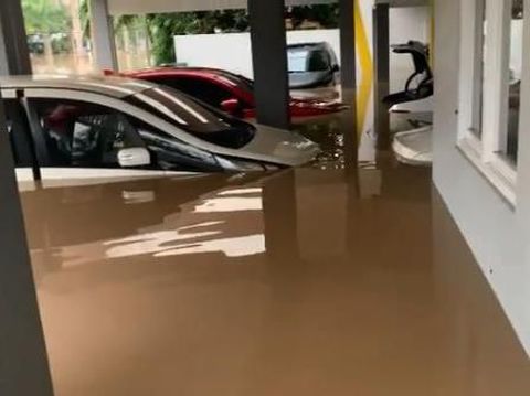 Kebanjiran, 6 Mobil Parto Rusak Total & 2 Lainnya Diservis Hingga Rp250 Juta