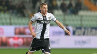 Ditebus mahal dengan harga 35 juta euro dari Atalanta, Dejan Kulusevski tak langsung memperkuat Juventus. Dia dipinjamkan ke Parma sampai musim ini berakhir. (Emilio Andreoli/Getty Images)