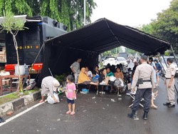 Anggap Banjir Hal Biasa, 35 Keluarga di Bekasi Timur Menolak Dievakuasi