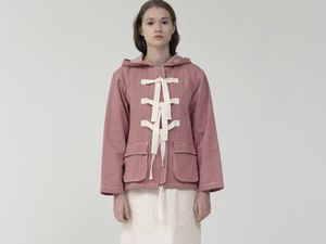 7 Outerwear yang Cocok Dipakai Musim Hujan, Hoodie Hingga Jas Hujan