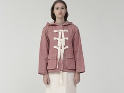 7 Outerwear yang Cocok Dipakai Musim Hujan, Hoodie Hingga Jas Hujan