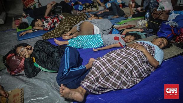 Anies Sebut 697 Warga Jakarta Masih Mengungsi Pulang Pergi
