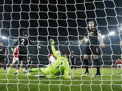 Nicolas Pepe dan Sokratis Papastathopoulos yang mencatatkan namanya di papan skor.