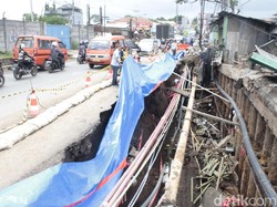Bahaya! Jalan Nasional di Padalarang Ambles 25 Meter
