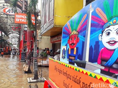 Pasar Baru Sepi Pengunjung