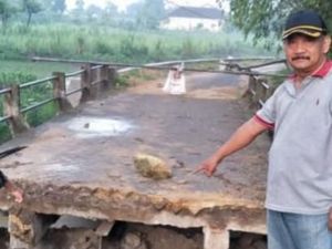 Diterjang Air Bah, Dua Jembatan di Lamongan Jebol