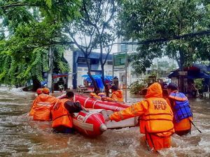 Kemenhub Turunkan Tim Reaksi Cepat Bantu Korban Banjir Jabodetabek