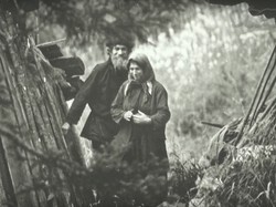 42 Tahun Hidup Terisolasi di Hutan, Keluarga Ini Bertahan Hidup dengan Berkebun