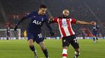 Tottenham Melempem di St. Marys Stadium