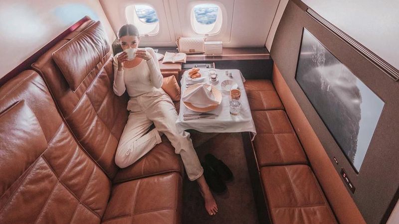 Salah satu posting berbayar yang di-posting oleh si jelita Tara dalam salah satu aktivitasnya ketika terbang dari Abu Dhabi. (Foto: Instagram @taramilktea)