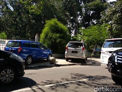 Tak Boleh Sembarangan, Ini Tips Parkir Mobil di Rumah