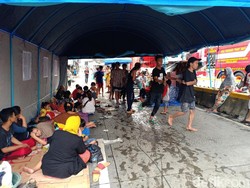 Pengungsi Banjir Kampung Pulo Butuh Selimut-Bantuan Kesehatan