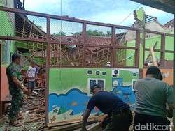 Atap Sekolah TK di Probolinggo Ambruk, Peralatan Belajar Mengajar Rusak