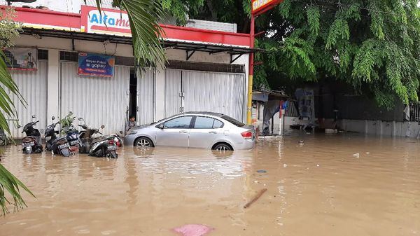 Melihat Kemang IFI Jatiasih Bekasi yang Masih Terendam Banjir