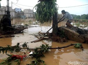 Tanggul Perumahan Puri Nusa Phala Jati Asih Jebol Tanggul Perumahan Puri Nusa Phala Jati Asih Jebol