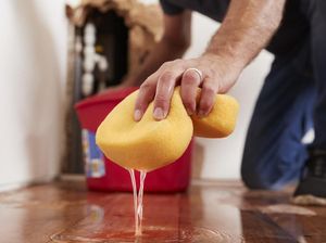 Lantai Dapur Lengket dan Berminyak Bikin Gengges, Ini Cara Atasinya Lantai Dapur Lengket dan Berminyak Bikin Gengges, Ini Cara Atasinya