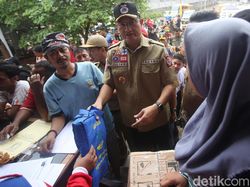 Mensos Cek Kondisi Korban Banjir di Cipinang Melayu Mensos Cek Kondisi Korban Banjir di Cipinang Melayu