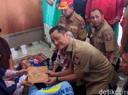 Kemensos Beri Bantuan Senilai Rp 4 M ke Korban Banjir DKI-Jabar-Banten