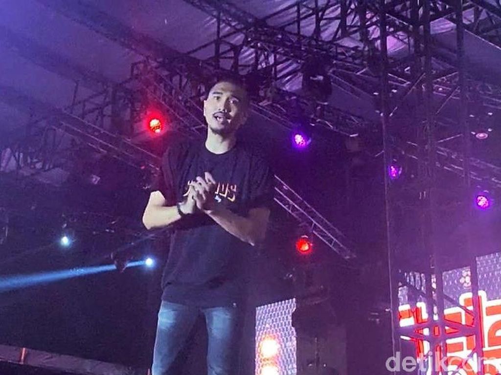 Kepala Plontos, Rambut Duta Sheila On 7 Rontok? Kepala Plontos, Rambut Duta Sheila On 7 Rontok?