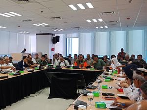 BNPB Gelar Rakor Bahas Pengendalian dan Penanganan Banjir BNPB Gelar Rakor Bahas Pengendalian dan Penanganan Banjir