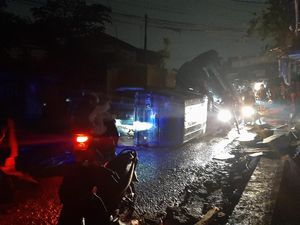 Banjir Surut, Listrik di Kompleks Pondok Gede Permai Masih Padam