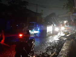 Banjir Surut, Listrik di Kompleks Pondok Gede Permai Masih Padam
