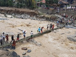 Banjir Bandang Terjadi di Bogor: Jembatan-Belasan Rumah Hanyut