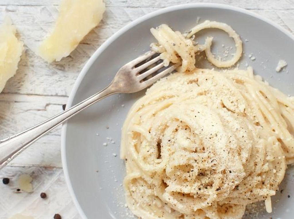 Resep Pasta : Spaghetti Cacio e Pepe Resep Pasta : Spaghetti Cacio e Pepe