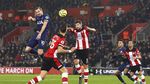 Tottenham Melempem di St. Marys Stadium