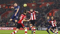 Di menit ke-74, Kane harus keluar karena mengalami problem di pahanya. Mark Kerton/PA via AP.