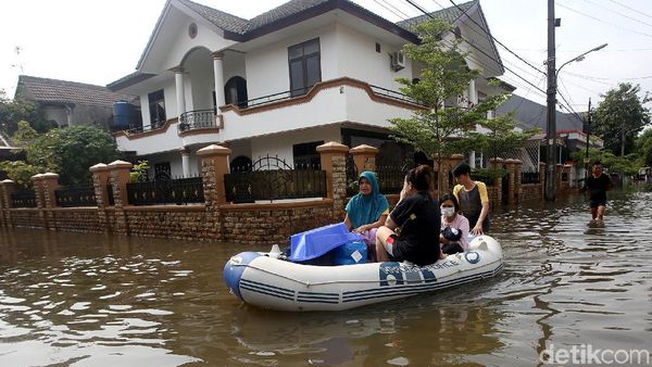 Banjir Rendam Kawasan Bintara Bekasi