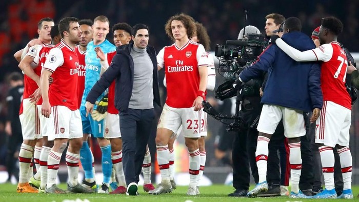 LONDON, ENGLAND - JANUARY 01: Mikel Arteta, Manager of Arsenal celebrates victory with David Luiz after the Premier League match between Arsenal FC and Manchester United at Emirates Stadium on January 01, 2020 in London, United Kingdom. (Photo by Julian Finney/Getty Images)