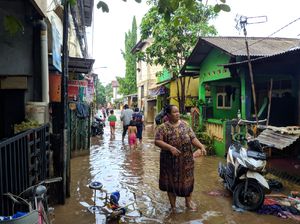 Banjir di Cipinang Melayu Jaktim Mulai Surut, Warga Masih Mengungsi