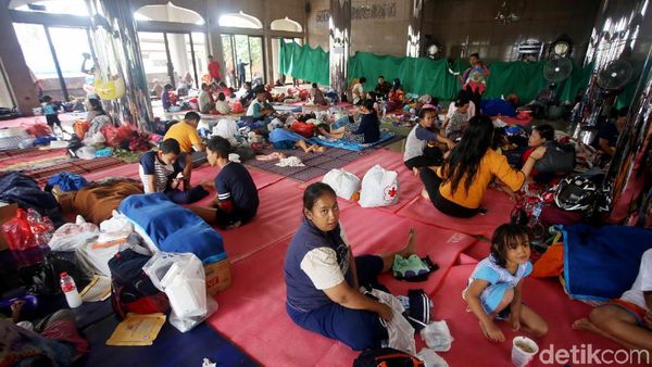 Ratusan Warga Cipinang Melayu Mengungsi di Kampus Borobudur