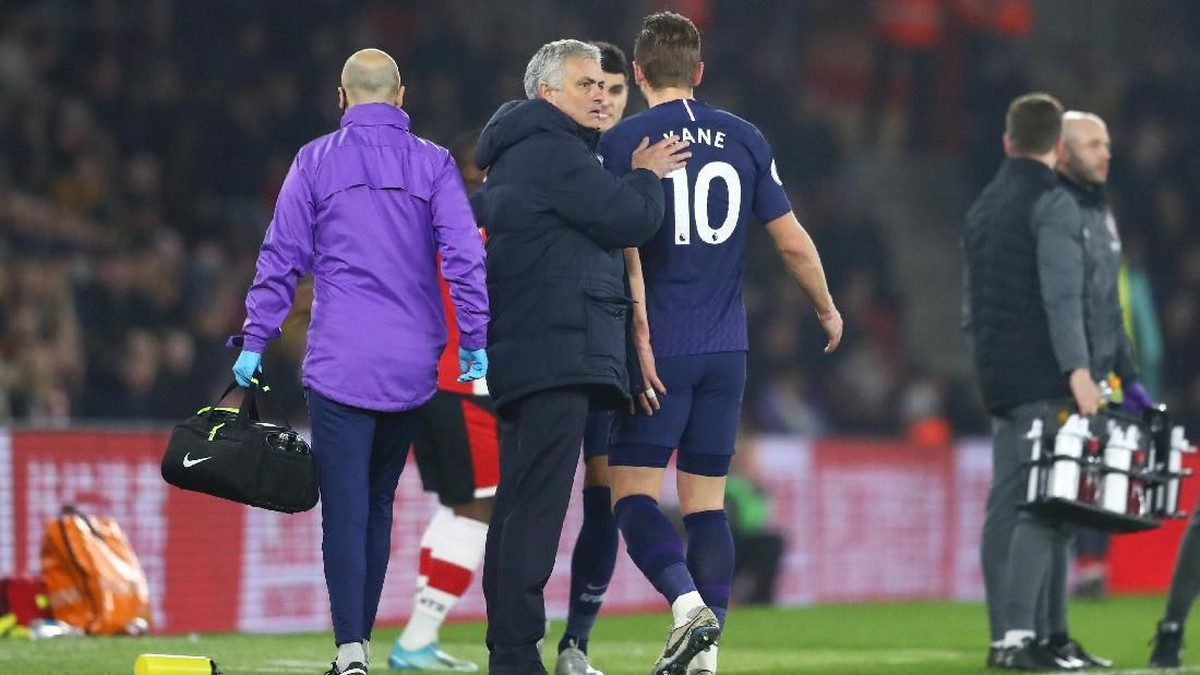 Harry Kane dipastikan harus menjalani operasi untuk memulihkan cedera hamstring yang dideritanya (Foto: Michael Steele/Getty Images)