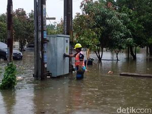 Sempat Mati karena Banjir, Listrik di Wilayah Ini Mulai Dialirkan Sempat Mati karena Banjir, Listrik di Wilayah Ini Mulai Dialirkan