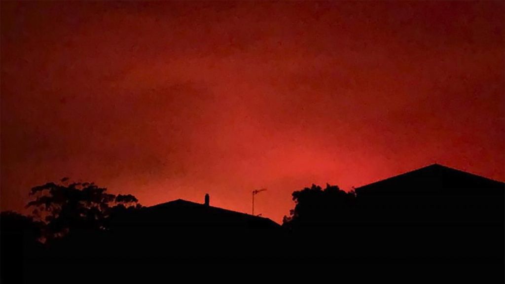 Fenomena Langit Merah Darah di Australia Fenomena Langit Merah Darah di Australia