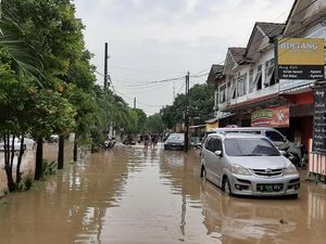 Perumahan di Jatiasih Bekasi Masih Terendam Banjir, Listrik Padam