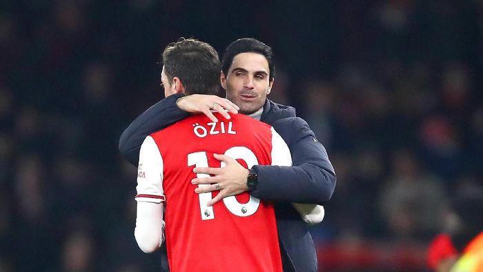 Mesut Oezil mengapresiasi gaya permainan Mikel Arteta bersama Arsenal (Foto: Julian Finney/Getty Images) Mesut Oezil mengapresiasi gaya permainan Mikel Arteta bersama Arsenal (Foto: Julian Finney/Getty Images)