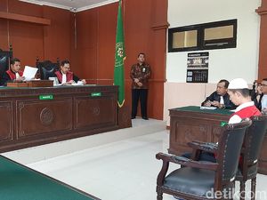 Aksi Keji Deni Mutilasi Wanita PNS Bandung Berujung Vonis Mati Aksi Keji Deni Mutilasi Wanita PNS Bandung Berujung Vonis Mati