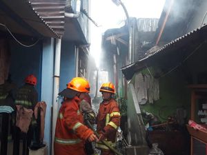 Lima Rumah di Cicadas Bandung Terbakar