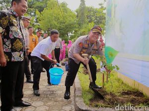 Ribuan Pohon Ditanam untuk Cegah Bencana Alam di Jombang