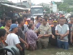 Tinjau Lokasi Banjir Duri Kosambi, Anies Diteriaki Butuh Makan Tinjau Lokasi Banjir Duri Kosambi, Anies Diteriaki Butuh Makan
