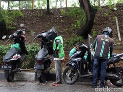 Tips Aman Menerobos Banjir buat Pengguna Motor Matic